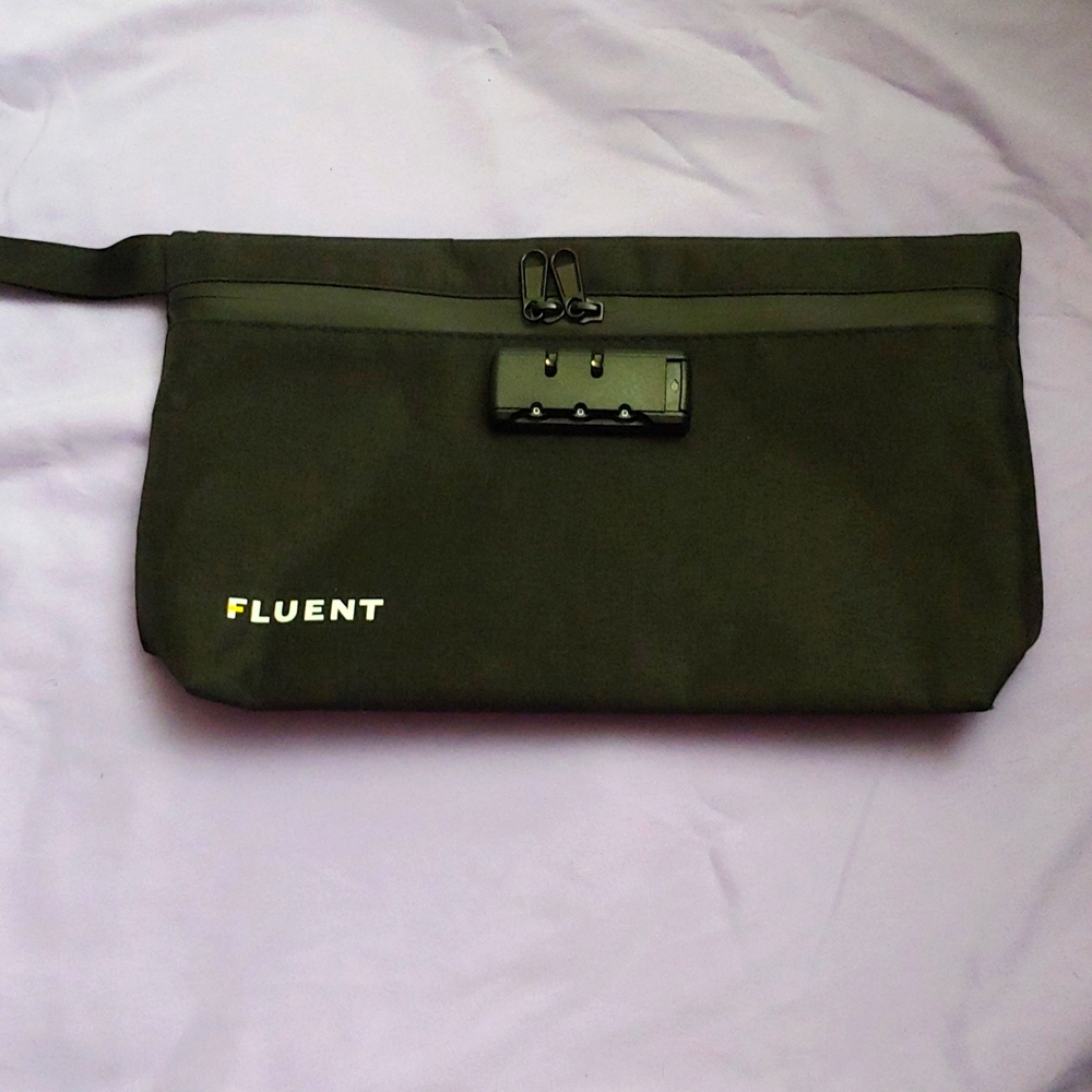 NWT SMELL PROOF LOCKABLE BAG WITH 2 POCKETS INSIDE * FLUENT BAGS